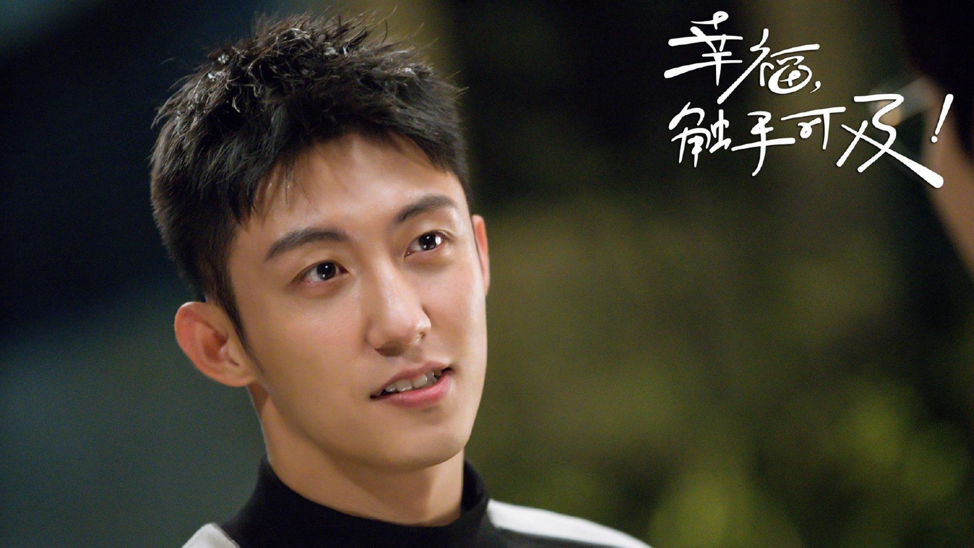 “青少年足球联赛现场嗨翻全场，精彩纷呈”，青少年足球联盟
